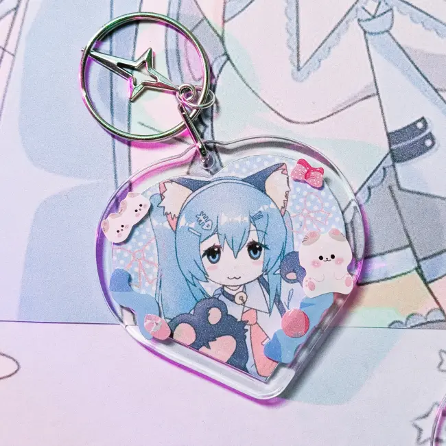 Гача брелок-сердечко Мику с подвеской