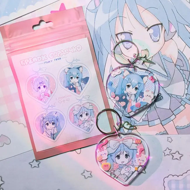 Гача брелок-сердечко Мику с подвеской